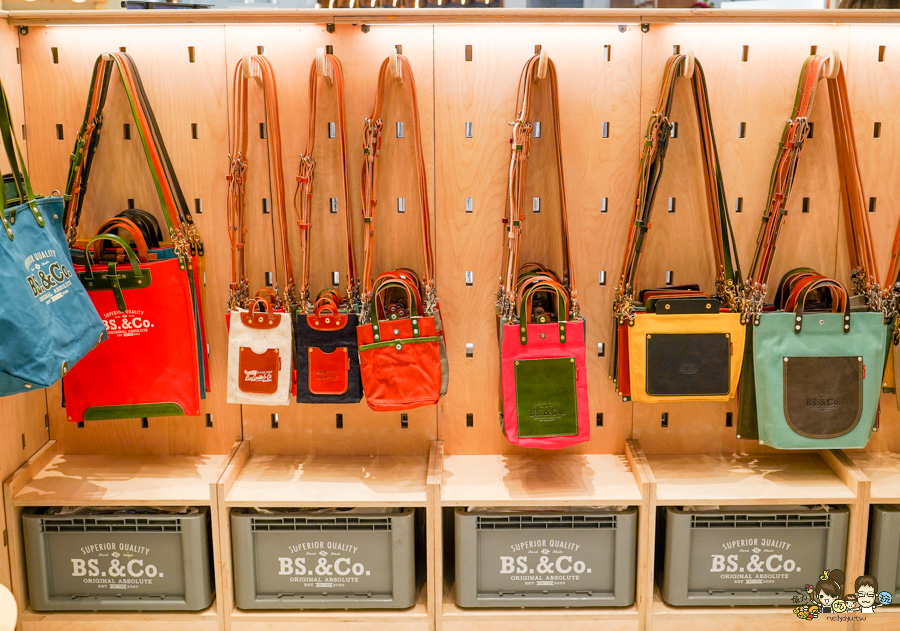 FOCUS 13 珊瑚廣場 高雄 海港 最美 咖啡店 韓系 商城 文創 禮物 百貨 好逛 高流 輕軌