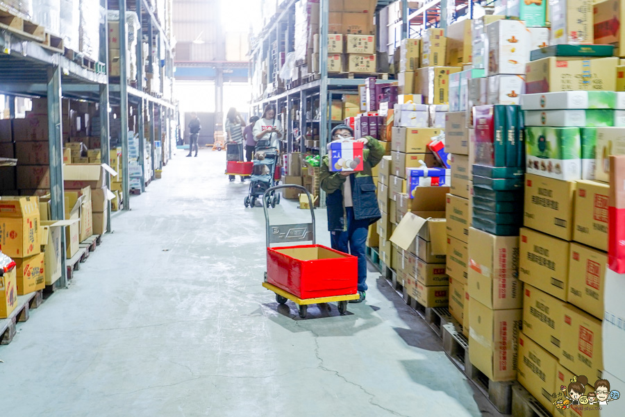 偉昶食品 台版好市多 巷弄 免會員 免費停車 LG家電 春節 伴手禮 春節禮盒 堅果禮盒 好買 泡麵 零食 台灣品牌