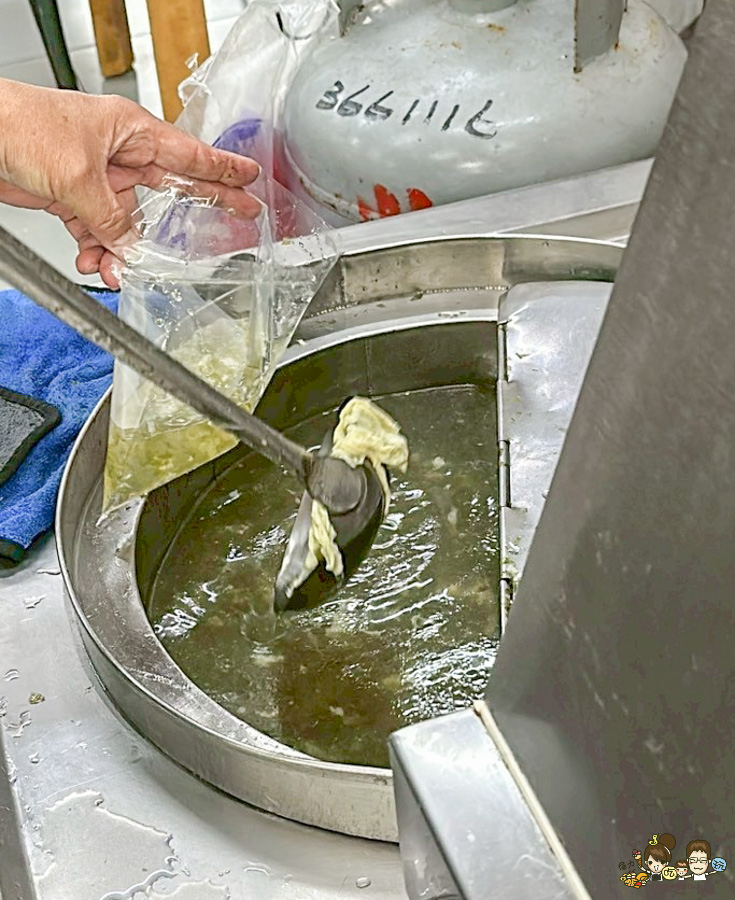 楠梓美食 高雄便當 老字號 自助餐 餐盒 和家小館 必吃 好吃 超值 便宜 排隊 便當 加工區