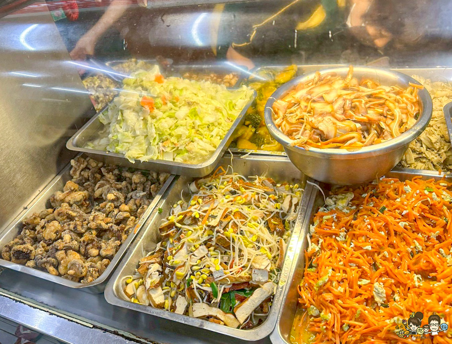 楠梓美食 高雄便當 老字號 自助餐 餐盒 和家小館 必吃 好吃 超值 便宜 排隊 便當 加工區