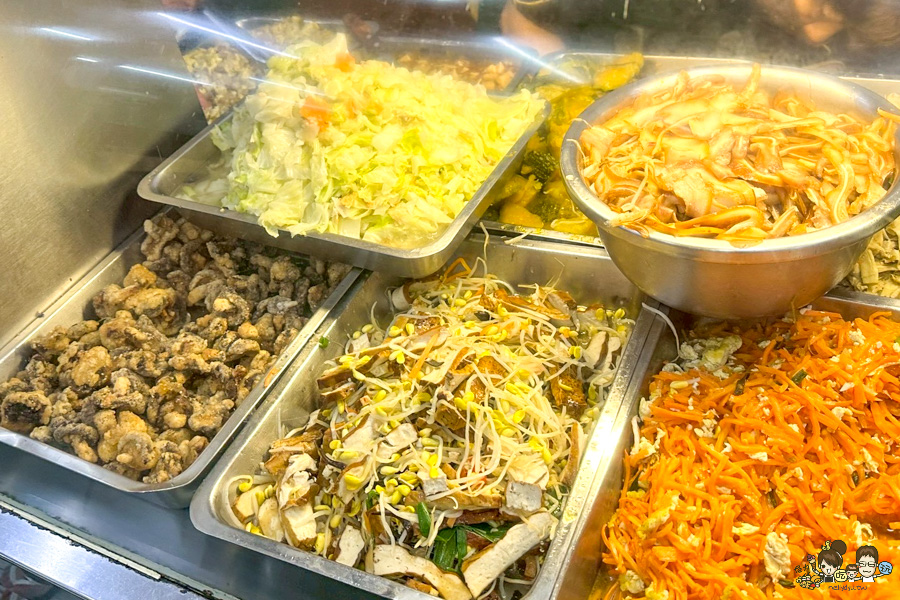 楠梓美食 高雄便當 老字號 自助餐 餐盒 和家小館 必吃 好吃 超值 便宜 排隊 便當 加工區