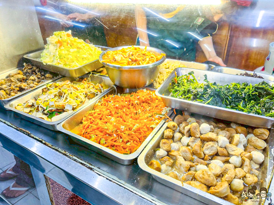 楠梓美食 高雄便當 老字號 自助餐 餐盒 和家小館 必吃 好吃 超值 便宜 排隊 便當 加工區