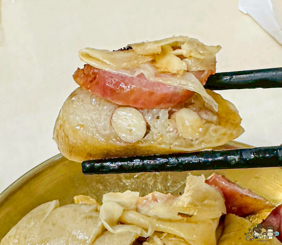 鹽埕美食 大禮街 無名阿婆大腸小腸 香腸 包香腸 下午茶 炭烤 好吃 推薦 老字號