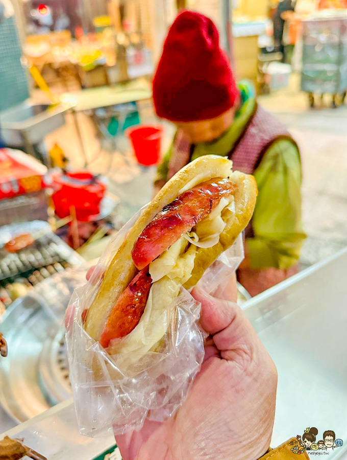 鹽埕美食 大禮街 無名阿婆大腸小腸 香腸 包香腸 下午茶 炭烤 好吃 推薦 老字號