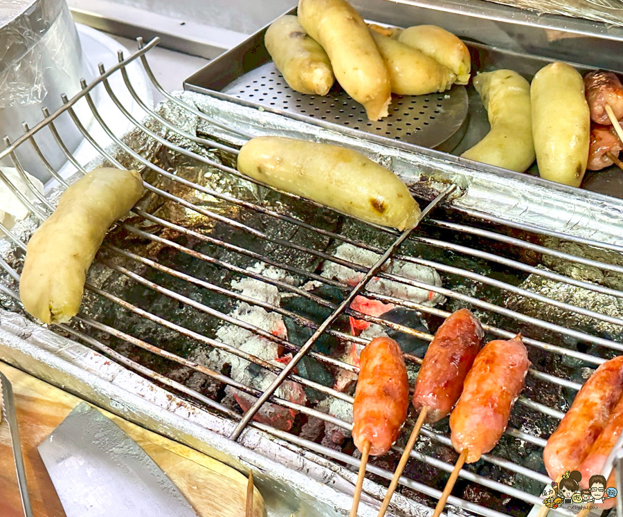 鹽埕美食 大禮街 無名阿婆大腸小腸 香腸 包香腸 下午茶 炭烤 好吃 推薦 老字號