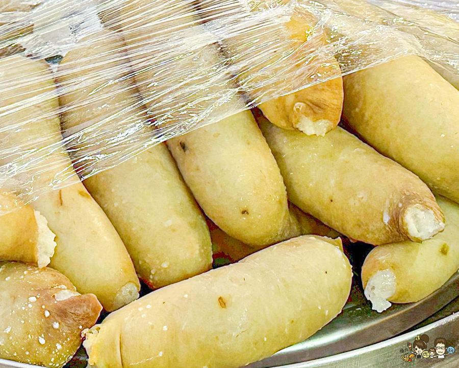 鹽埕美食 大禮街 無名阿婆大腸小腸 香腸 包香腸 下午茶 炭烤 好吃 推薦 老字號