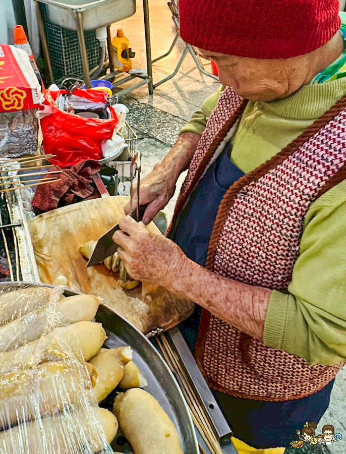 鹽埕美食 大禮街 無名阿婆大腸小腸 香腸 包香腸 下午茶 炭烤 好吃 推薦 老字號
