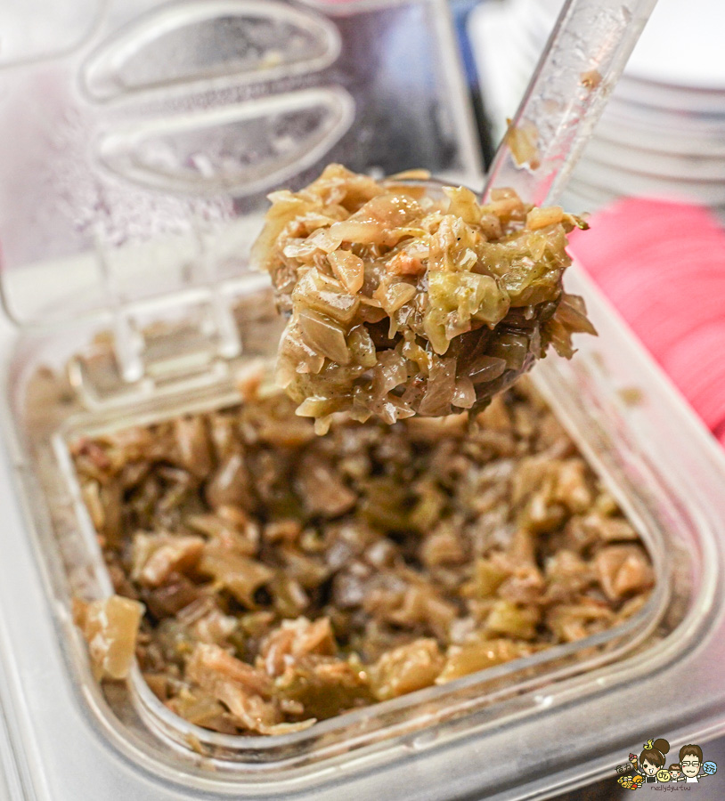 鳳山中山路夜市30年老味道 紅綠燈下的 売牛 原汁牛肉麵 牛軟骨 限量 特製小菜 辣醬 鳳山牛肉麵 高雄牛肉麵 老店