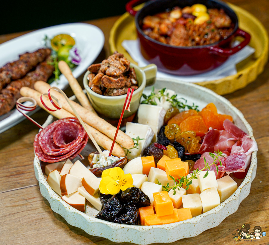 冒煙的喬 餐酒館 美術館 凹子底 聚餐 牛小排 煙燻 美墨 包廂 小酌 紅酒 葡萄酒 高雄餐酒館 