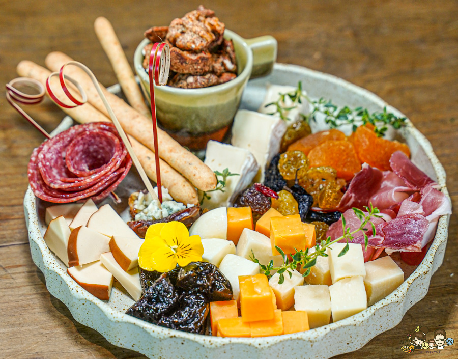 冒煙的喬 餐酒館 美術館 凹子底 聚餐 牛小排 煙燻 美墨 包廂 小酌 紅酒 葡萄酒 高雄餐酒館 