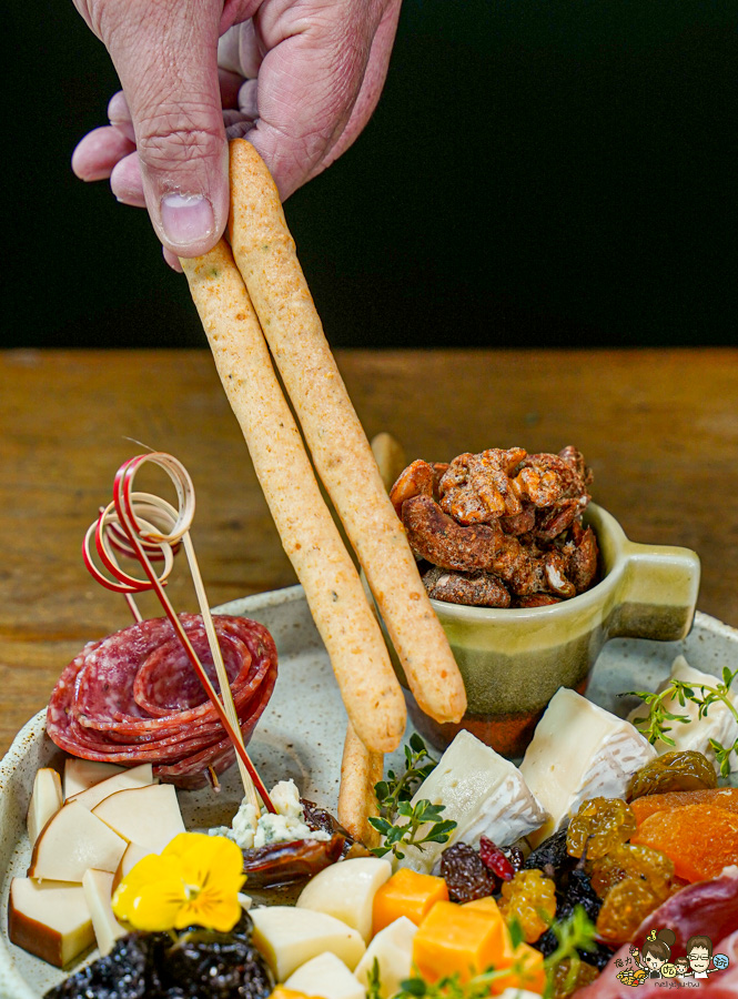 冒煙的喬 餐酒館 美術館 凹子底 聚餐 牛小排 煙燻 美墨 包廂 小酌 紅酒 葡萄酒 高雄餐酒館 