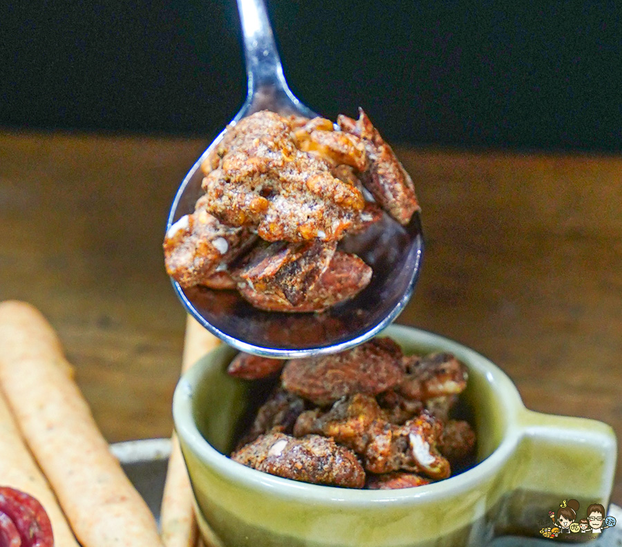 冒煙的喬 餐酒館 美術館 凹子底 聚餐 牛小排 煙燻 美墨 包廂 小酌 紅酒 葡萄酒 高雄餐酒館 