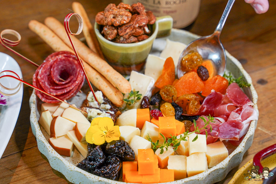 冒煙的喬 餐酒館 美術館 凹子底 聚餐 牛小排 煙燻 美墨 包廂 小酌 紅酒 葡萄酒 高雄餐酒館 