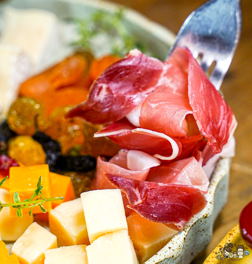 冒煙的喬 餐酒館 美術館 凹子底 聚餐 牛小排 煙燻 美墨 包廂 小酌 紅酒 葡萄酒 高雄餐酒館 