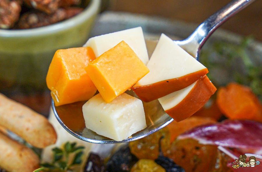 冒煙的喬 餐酒館 美術館 凹子底 聚餐 牛小排 煙燻 美墨 包廂 小酌 紅酒 葡萄酒 高雄餐酒館 