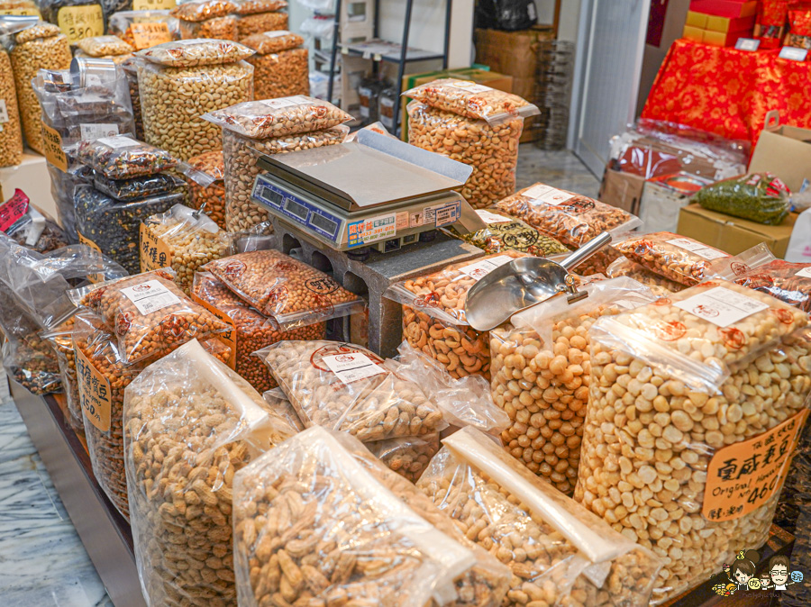 2026三鳳中街年貨大街 採買年貨 高雄年貨 乾貨 年貨 年味 燈飾 裝置