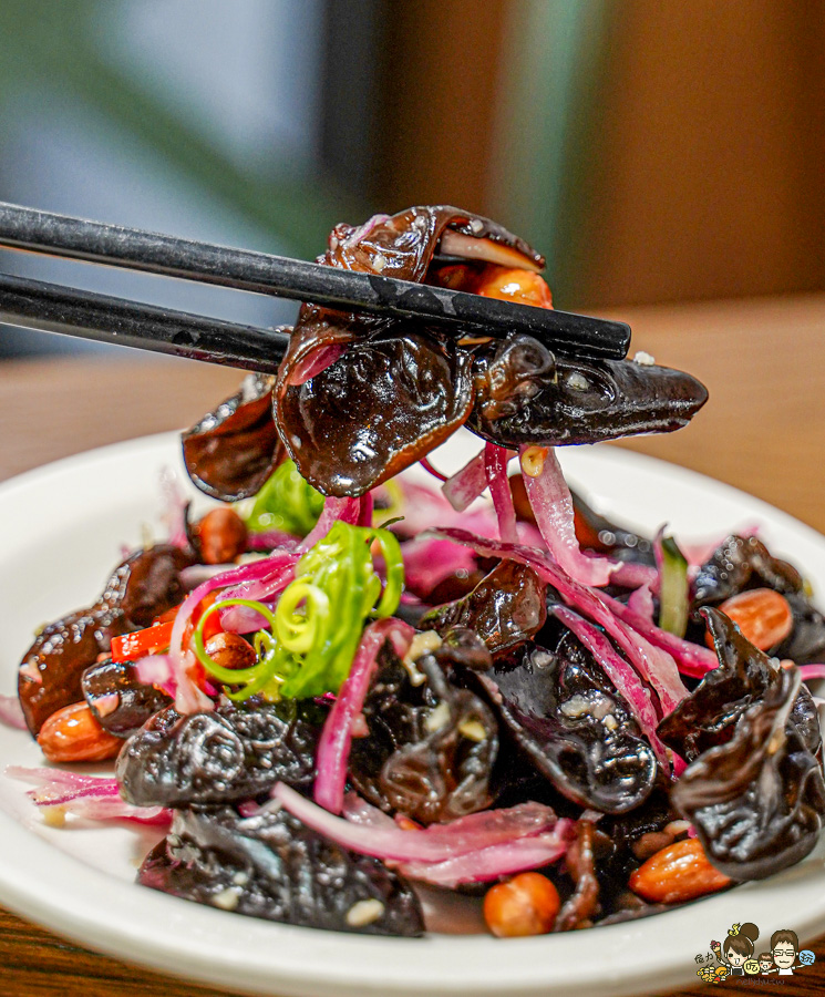 冒煙的喬 林厝麵舖 苓雅美食 工業風 用餐 中式 西式 特製 特色 獨家風味 藍帶主廚