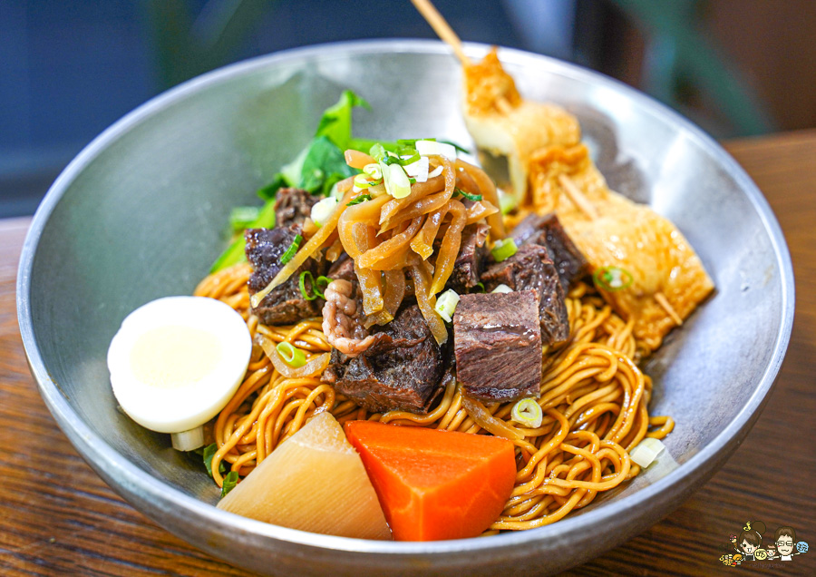 冒煙的喬 林厝麵舖 苓雅美食 工業風 用餐 中式 西式 特製 特色 獨家風味 藍帶主廚