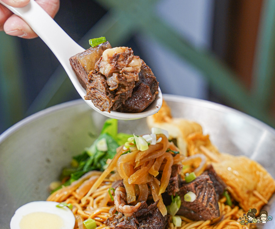 冒煙的喬 林厝麵舖 苓雅美食 工業風 用餐 中式 西式 特製 特色 獨家風味 藍帶主廚