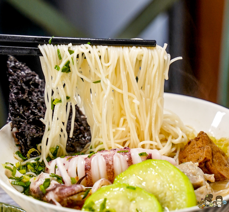 冒煙的喬 林厝麵舖 苓雅美食 工業風 用餐 中式 西式 特製 特色 獨家風味 藍帶主廚