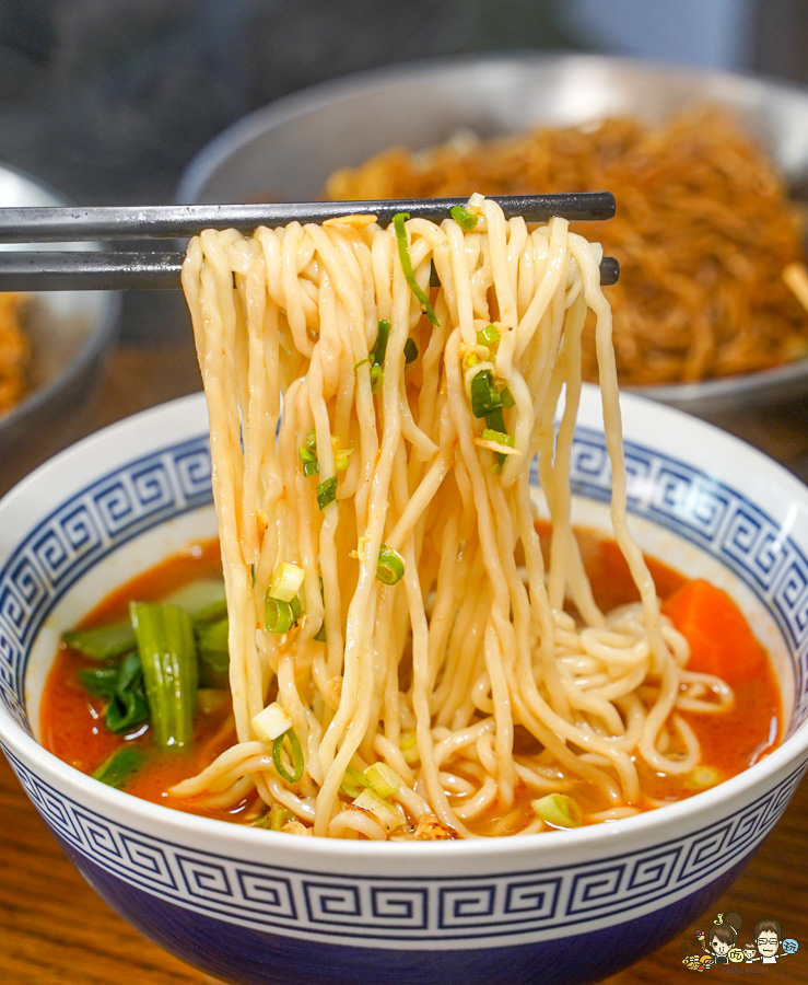 冒煙的喬 林厝麵舖 苓雅美食 工業風 用餐 中式 西式 特製 特色 獨家風味 藍帶主廚
