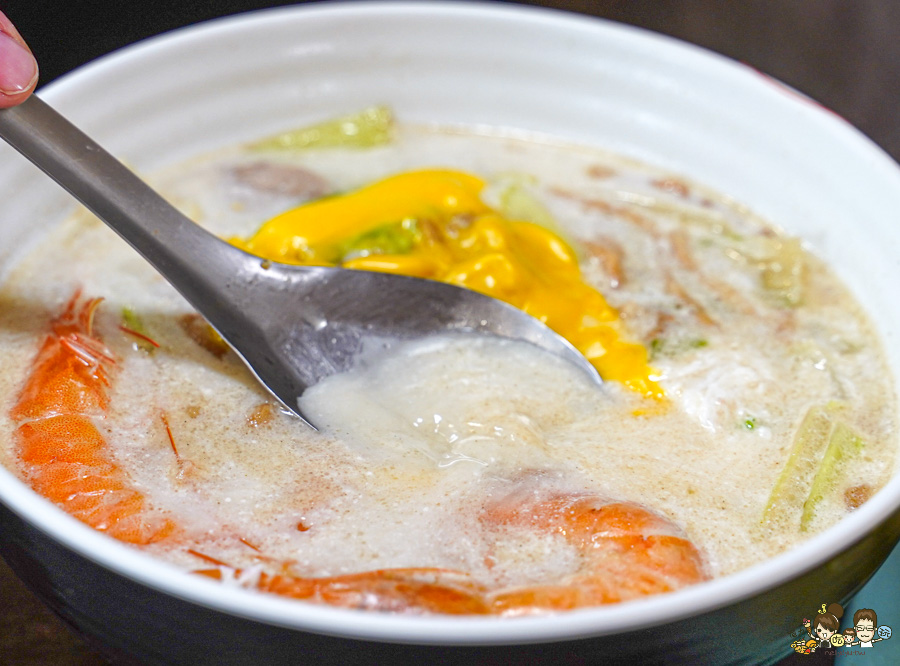 早頓加蛋 蛋餅 黃金蛋餅 粉漿蛋餅 麵糊蛋餅 脆皮蛋餅 包子饅頭 鍋燒意麵 鐵板麵 好吃 平價早餐 