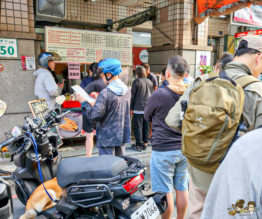 高雄第一豆漿燒餅堡 鼓山美食 鼓山早餐 漢堡 手工豬肉排 特製 獨家 