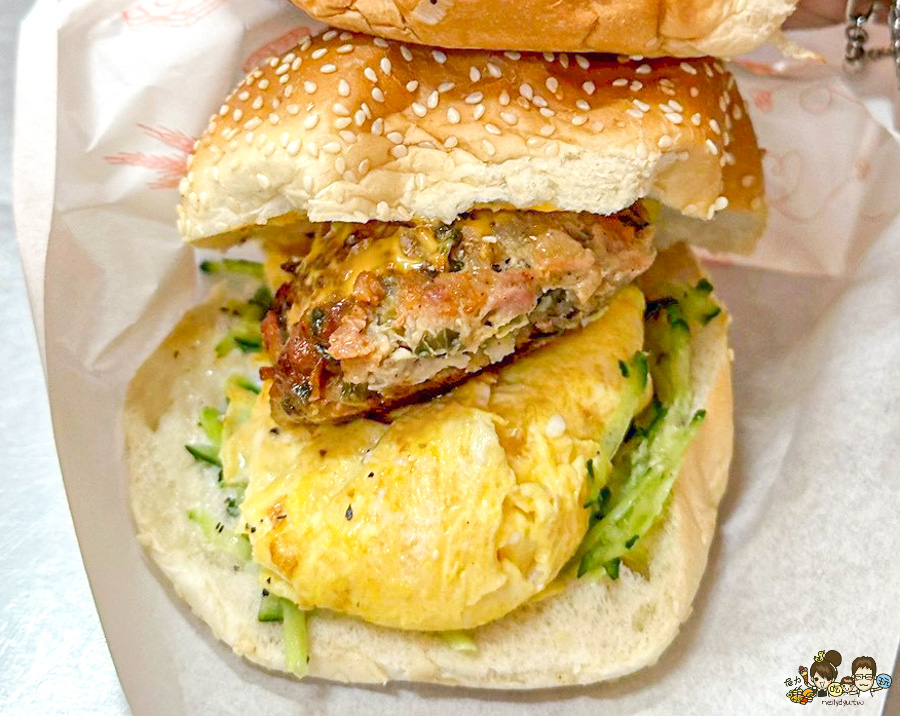 高雄第一豆漿燒餅堡 鼓山美食 鼓山早餐 漢堡 手工豬肉排 特製 獨家 