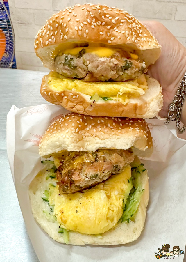 高雄第一豆漿燒餅堡 鼓山美食 鼓山早餐 漢堡 手工豬肉排 特製 獨家 