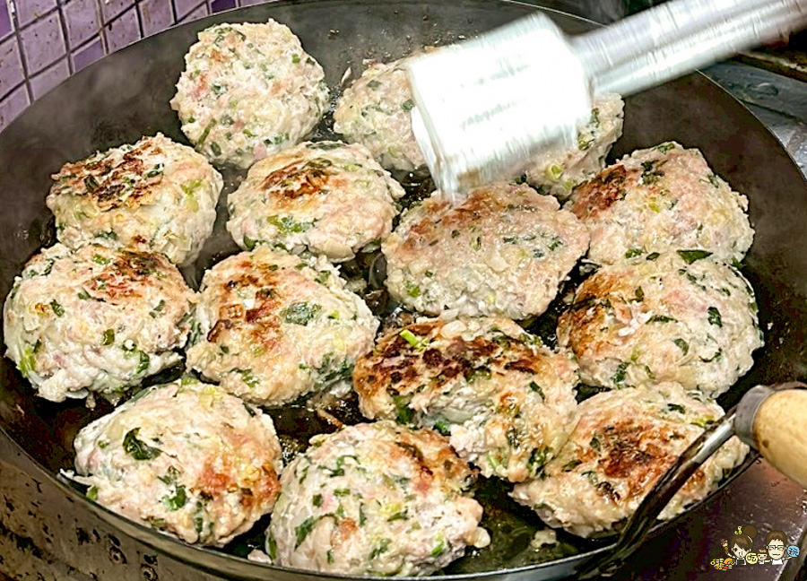 高雄第一豆漿燒餅堡 鼓山美食 鼓山早餐 漢堡 手工豬肉排 特製 獨家 