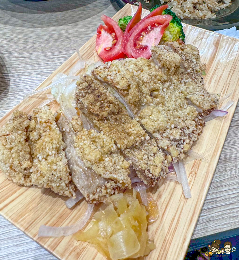 三誠複合式料理 一誠禾食 壽司 生魚片 炸雞腿 排骨 手捲 日料 生魚片 