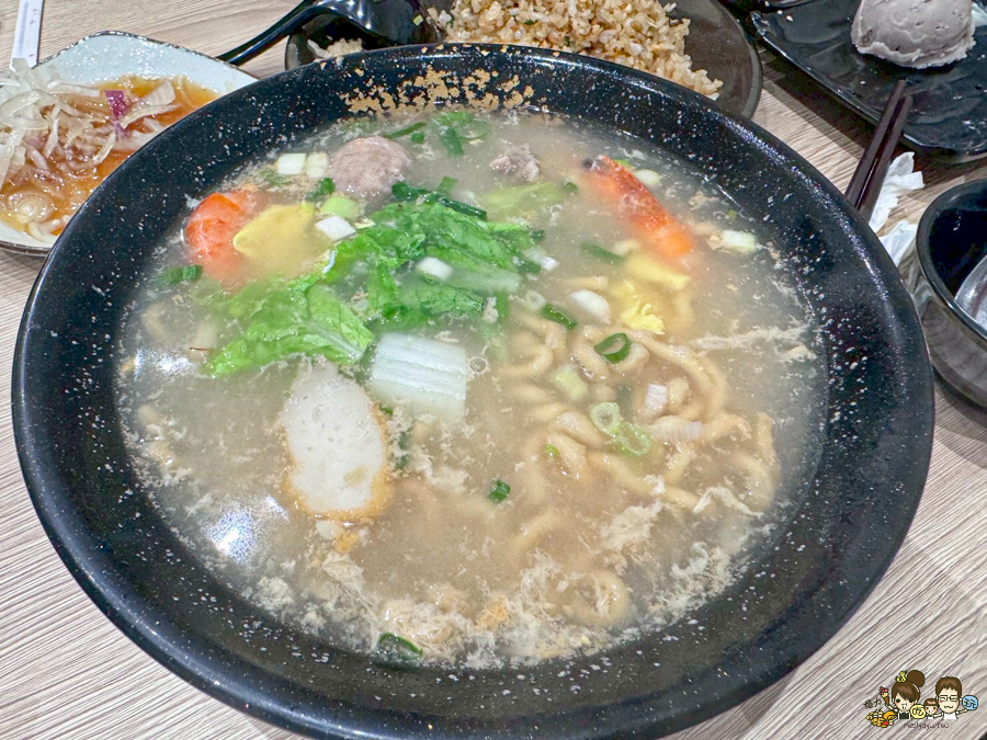 三誠複合式料理 一誠禾食 壽司 生魚片 炸雞腿 排骨 手捲 日料 生魚片 