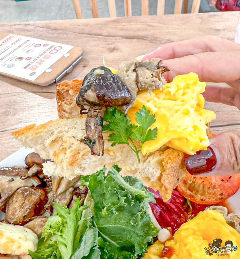 Mumu Kitchen 烘烤燕麥 澳式早午餐 必吃 好吃 排隊 早午餐 高雄 拼盤 燕麥 特製