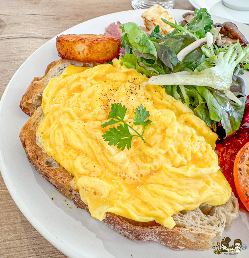 Mumu Kitchen 烘烤燕麥 澳式早午餐 必吃 好吃 排隊 早午餐 高雄 拼盤 燕麥 特製