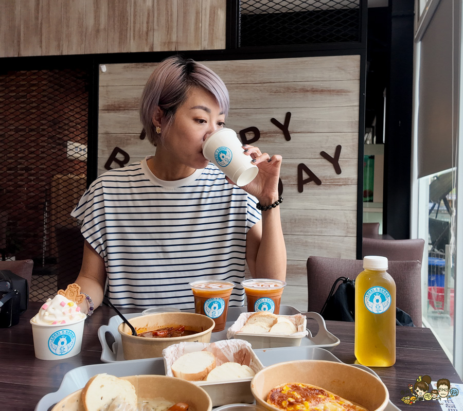 天使 惡魔寵物互動園區 中央公園 高雄親子景點 天使與惡魔寵物互動園區 高雄旅遊 親子旅遊 動物互動 網美打卡 高雄好去處 療癒系景點 親子體驗