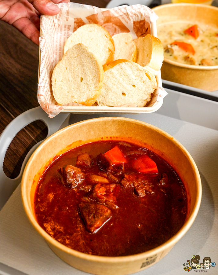 天使 惡魔寵物互動園區 中央公園 高雄親子景點 天使與惡魔寵物互動園區 高雄旅遊 親子旅遊 動物互動 網美打卡 高雄好去處 療癒系景點 親子體驗