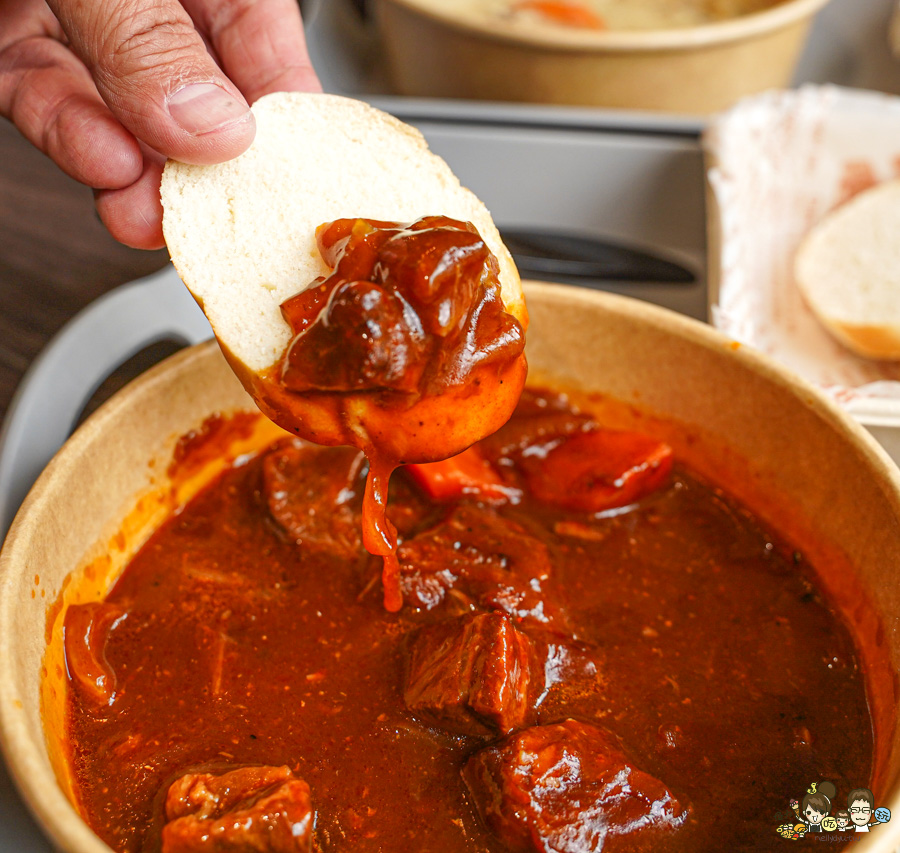 天使 惡魔寵物互動園區 中央公園 高雄親子景點 天使與惡魔寵物互動園區 高雄旅遊 親子旅遊 動物互動 網美打卡 高雄好去處 療癒系景點 親子體驗