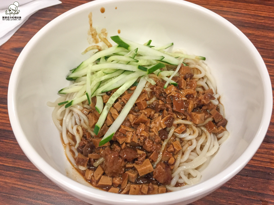 老媽寶 蒸餃 酸菜鍋 麵食 漢神巨蛋 黑人陽春麵旁 (14 - 25).jpg